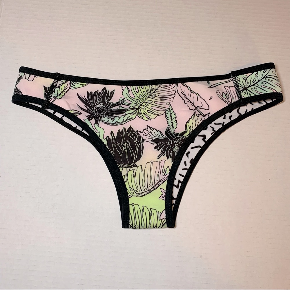 Sz. Lg Akela Surf reversible bikini bottom NWOT